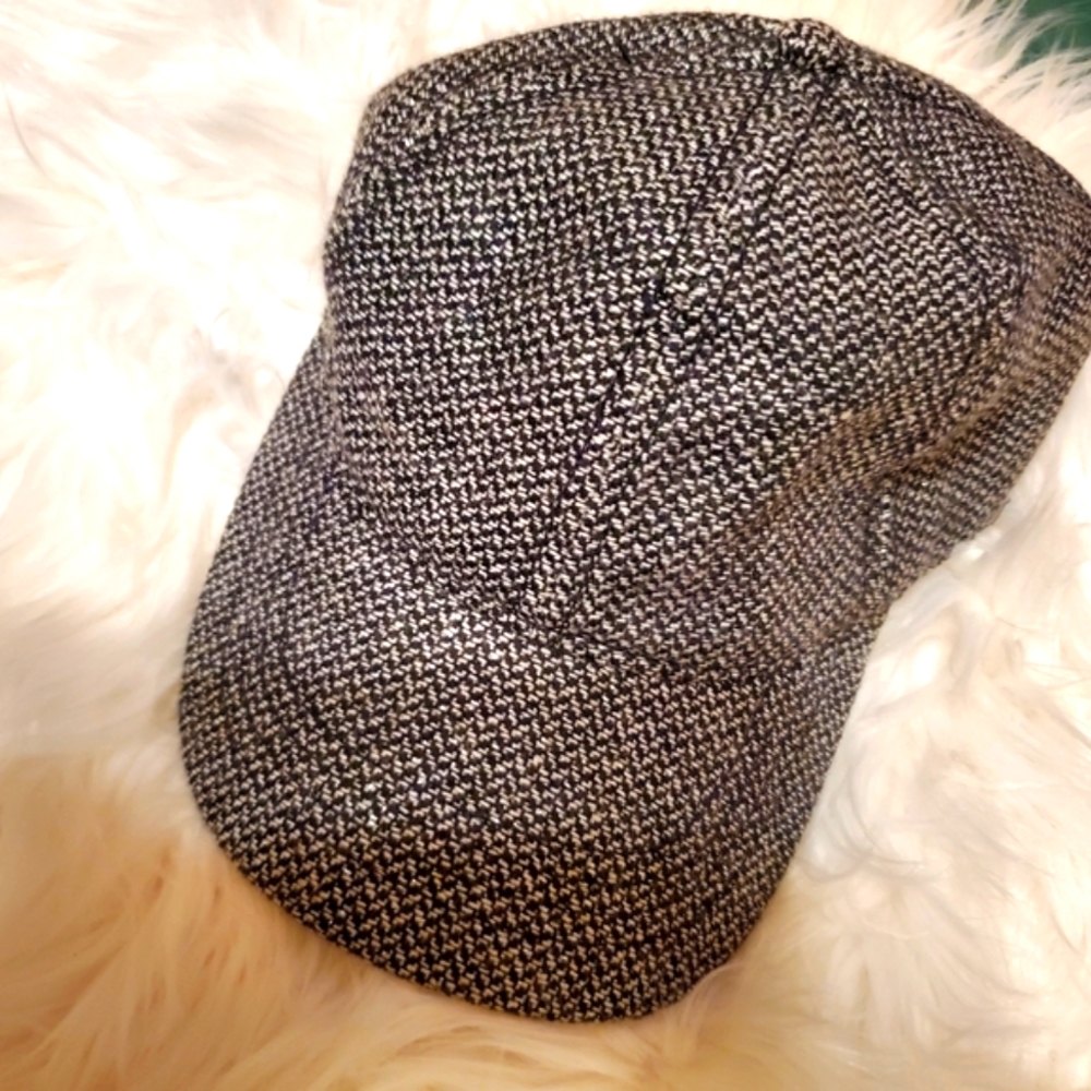 Chevron print hat 👒